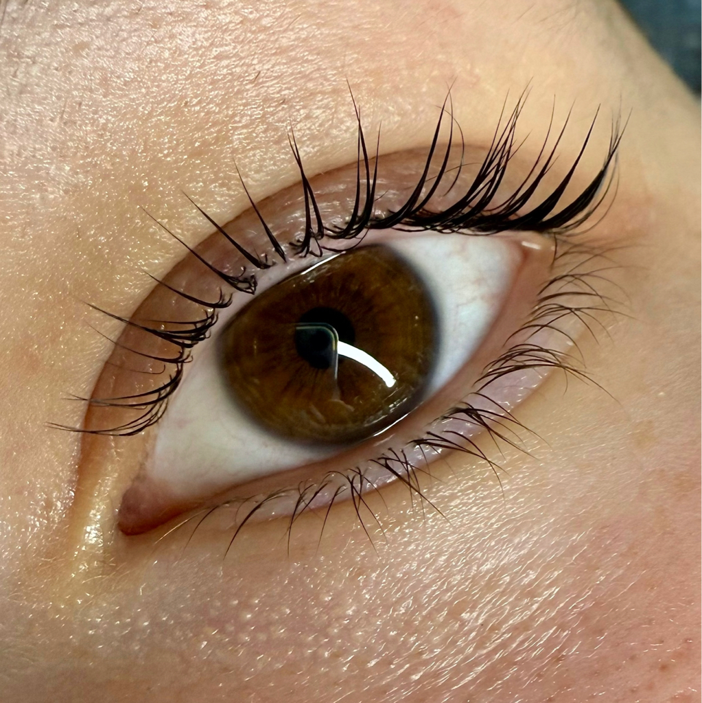 Ламинирование верхних ресниц