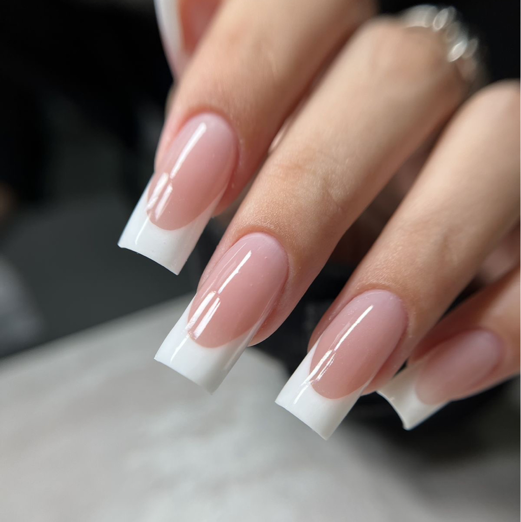 Наращивание ногтей