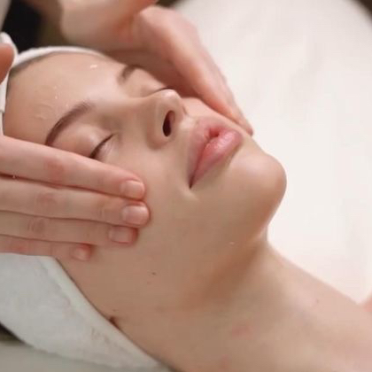 Массаж лица и зоны декольте