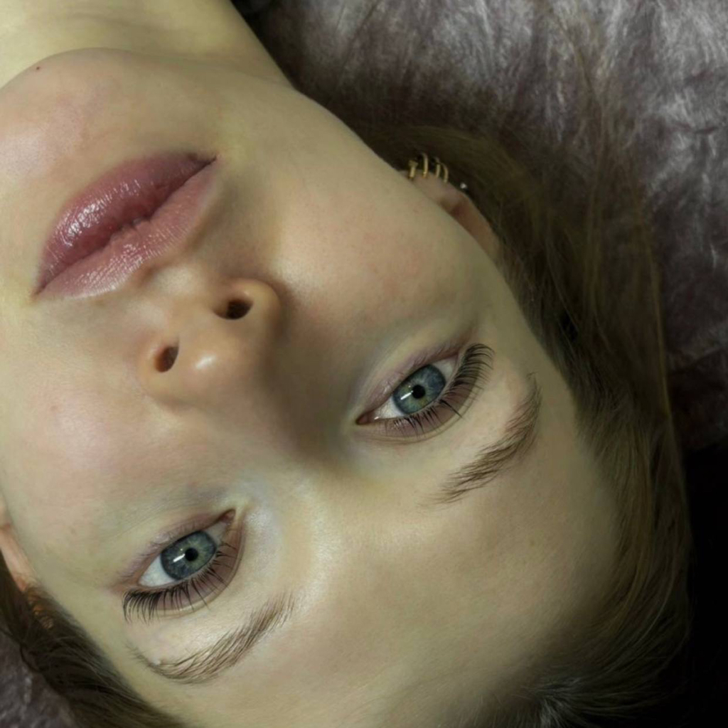 Коррекция и окрашивание бровей + ламинирование и окрашивание ресниц