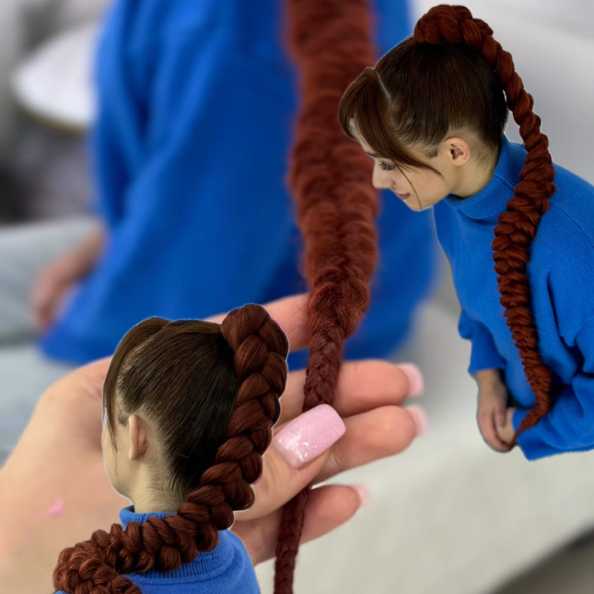 Экспресс-коса. Время плетения 30-40 минут. Стоимость 2.100₽. Длина косы 100-150 см.