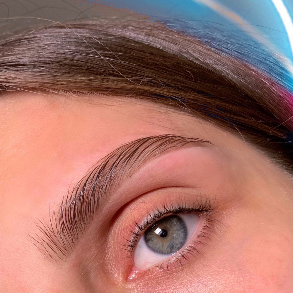 Окрашивание бровей