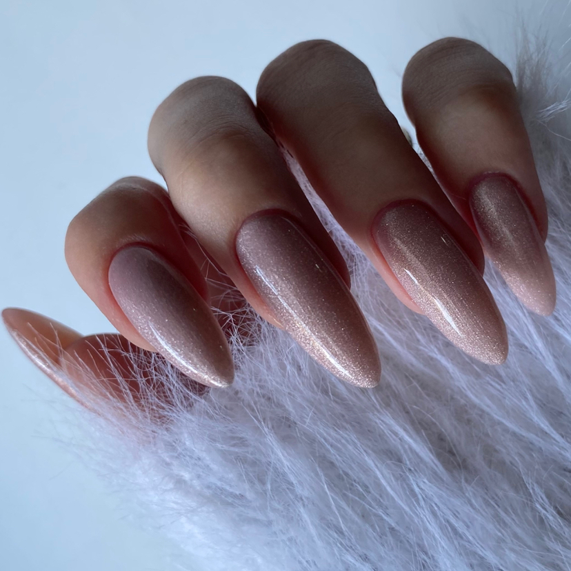 Маникюр - однотонное покрытие