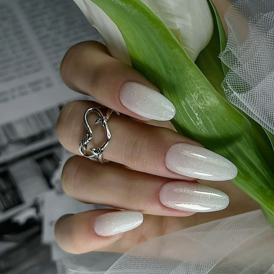 Наращивание ногтей натуральна длинна до 3 + покрытие в один тон