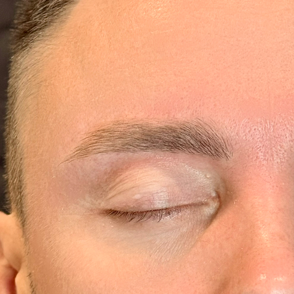 Мужская коррекция бровей