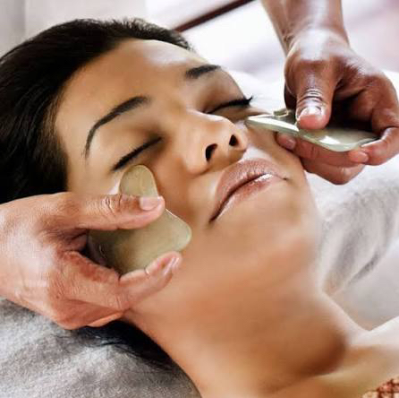 Массаж лица гуаша