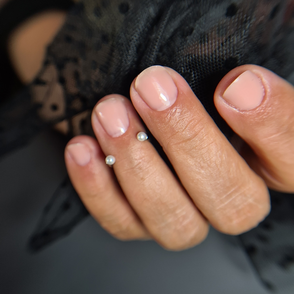 Маникюр с покрытием (лак)