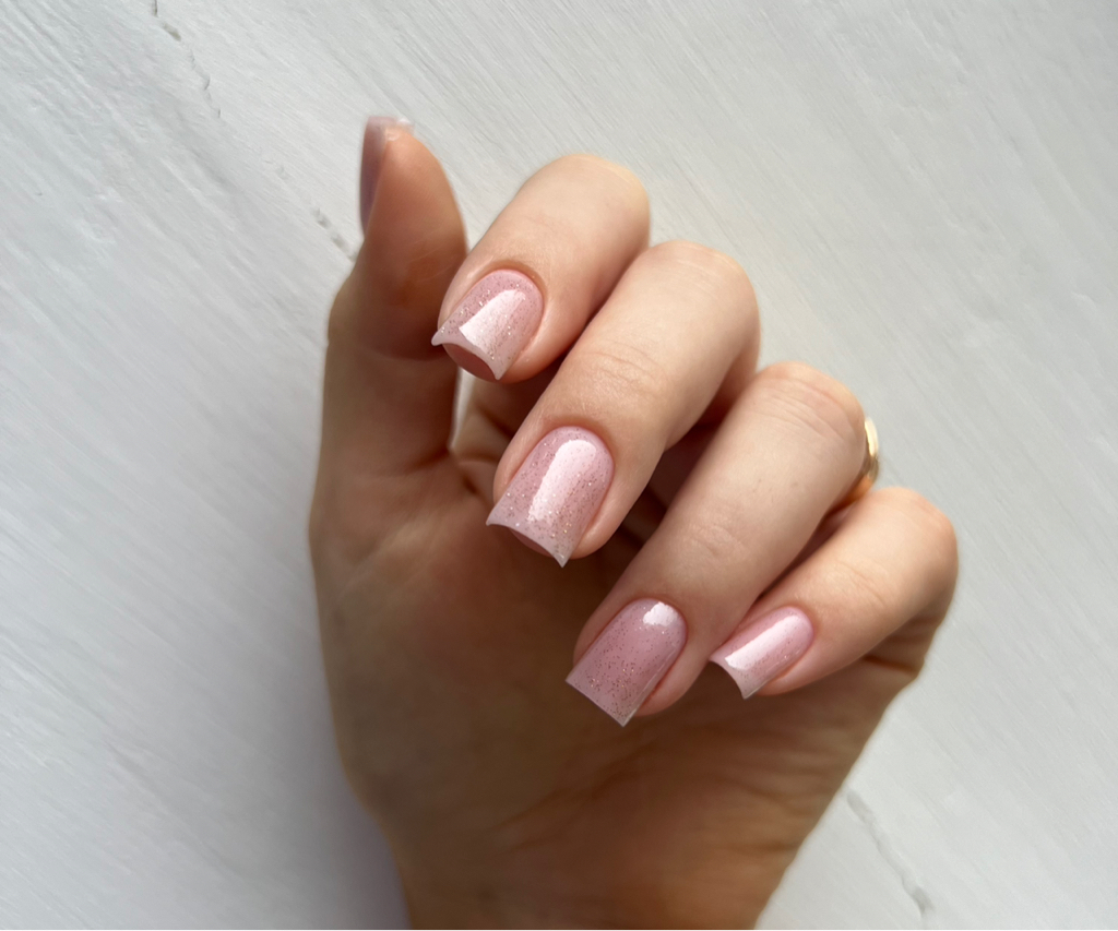 Маникюр  +покрытие гель-лак+укрепление (снятие входит в стоимость)