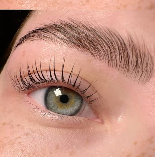 Ламинирование Вельвет  бровей + BOTOX 6D  Идеально для тех, кто ценит время. Быстрая и качественная укладка бровей с эффектом на 4-6 недель