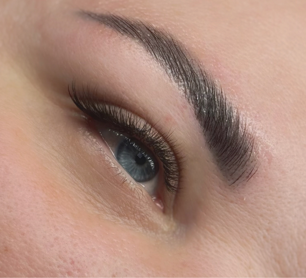 Окрашивание и коррекция бровей