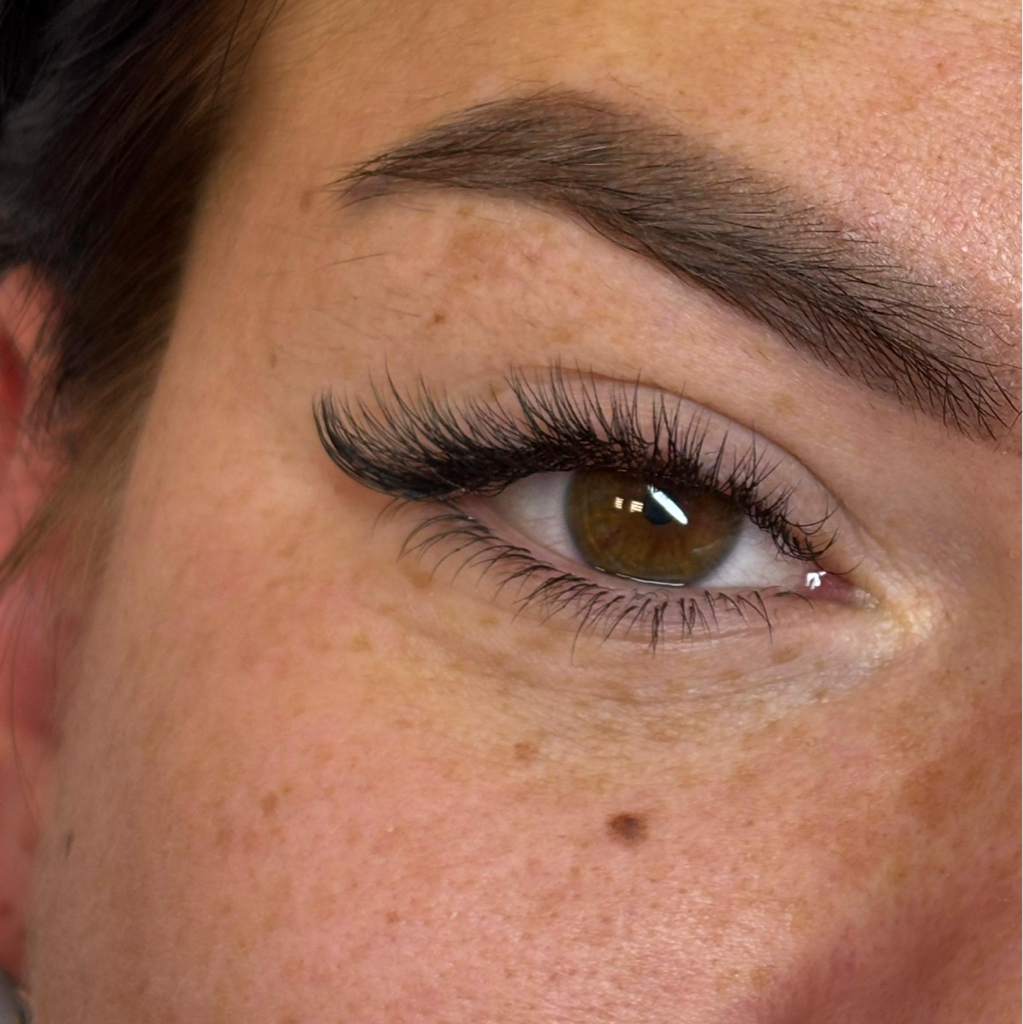 Наращивание нижних ресниц (только совместно с верхними)