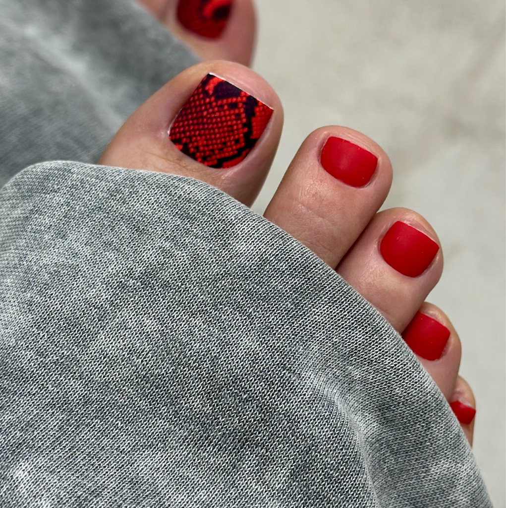 Педикюр пальчиков с покрытием гель лака