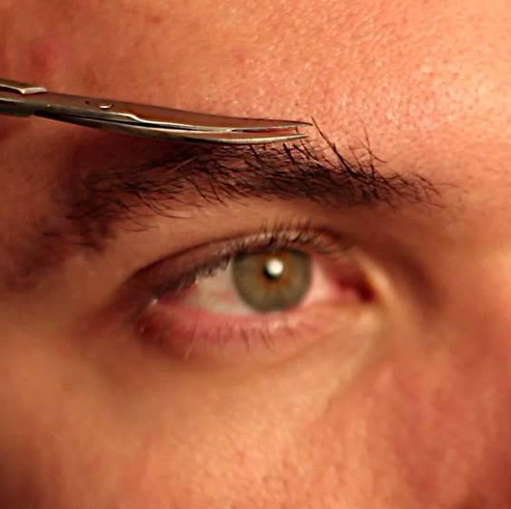 Стрижа бровей