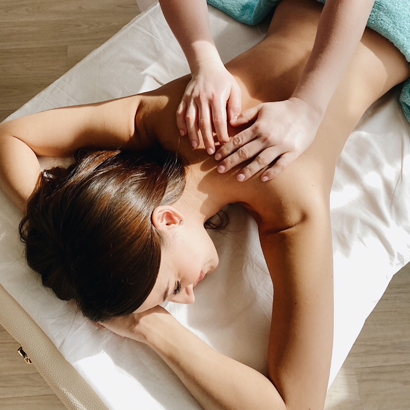 Глубокотканный массаж  тела