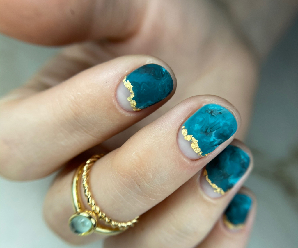 Маникюр с покрытием гель-лак