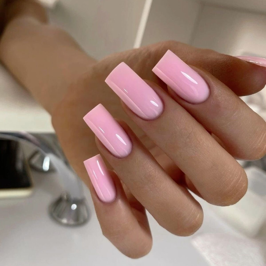 Маникюр, восстановление формы ногтей, покрытие в один тон