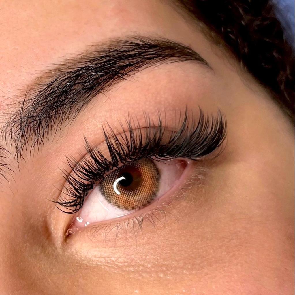 Наращивание ресниц «4D»