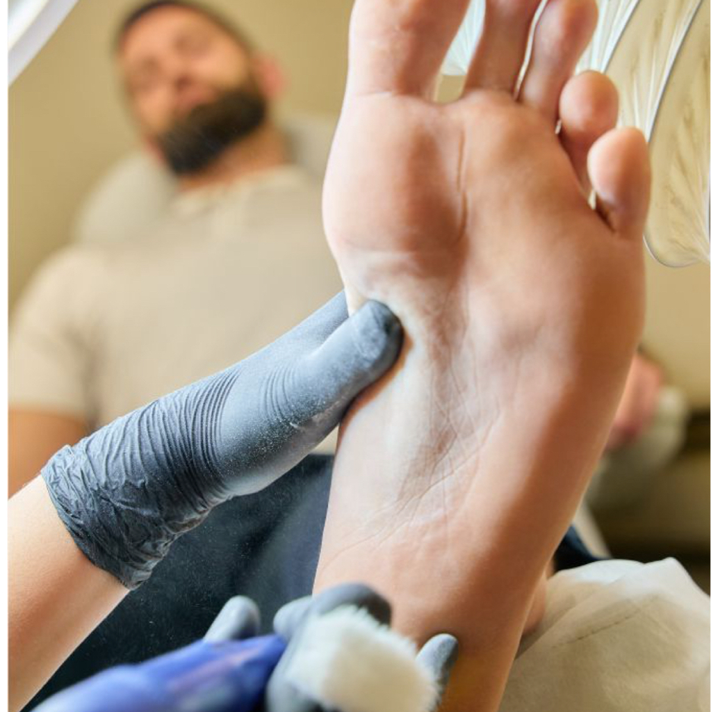 Мужской педикюр