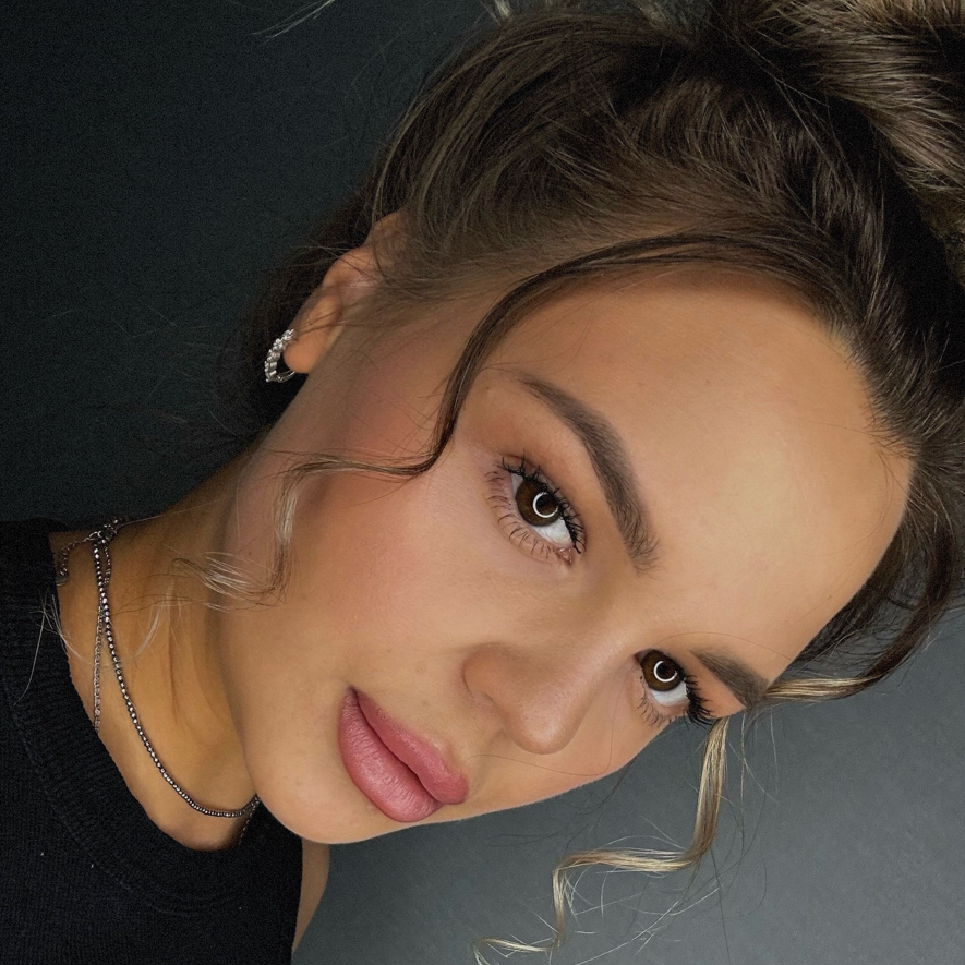 Ресничка Юлия