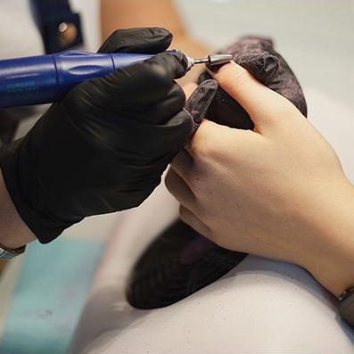 Снятие наращенных ногтей