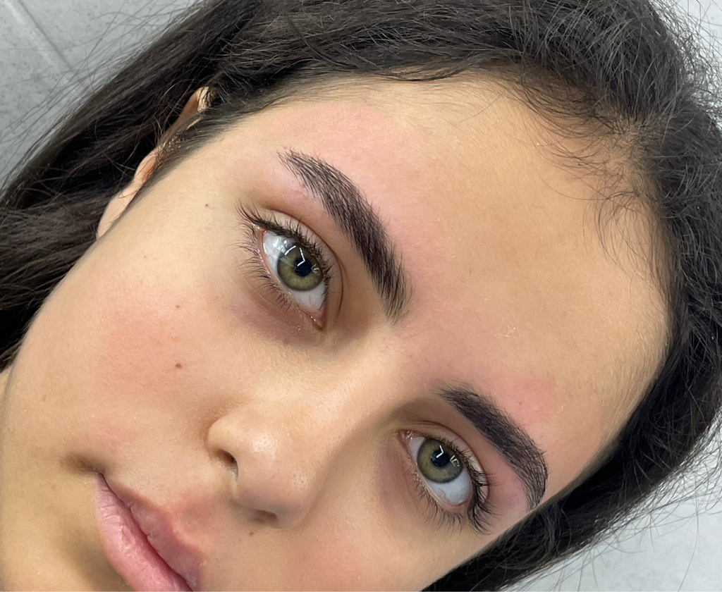 Коррекция бровей