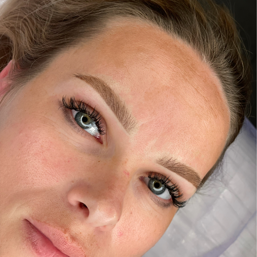 Перманентный макияж бровей