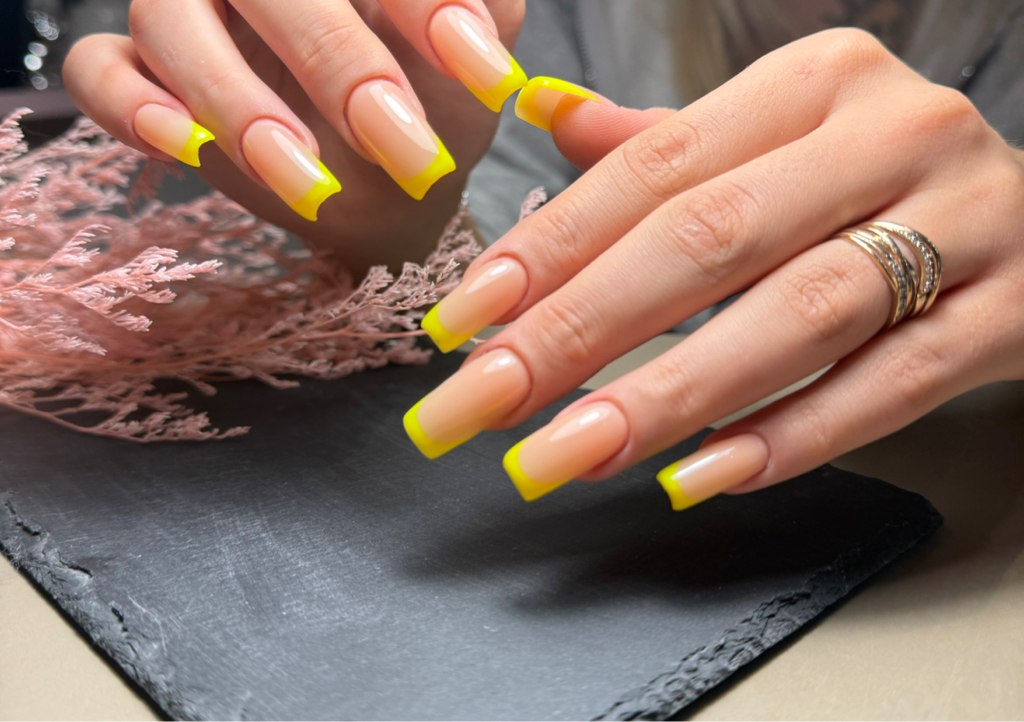 Наращивание ногтей