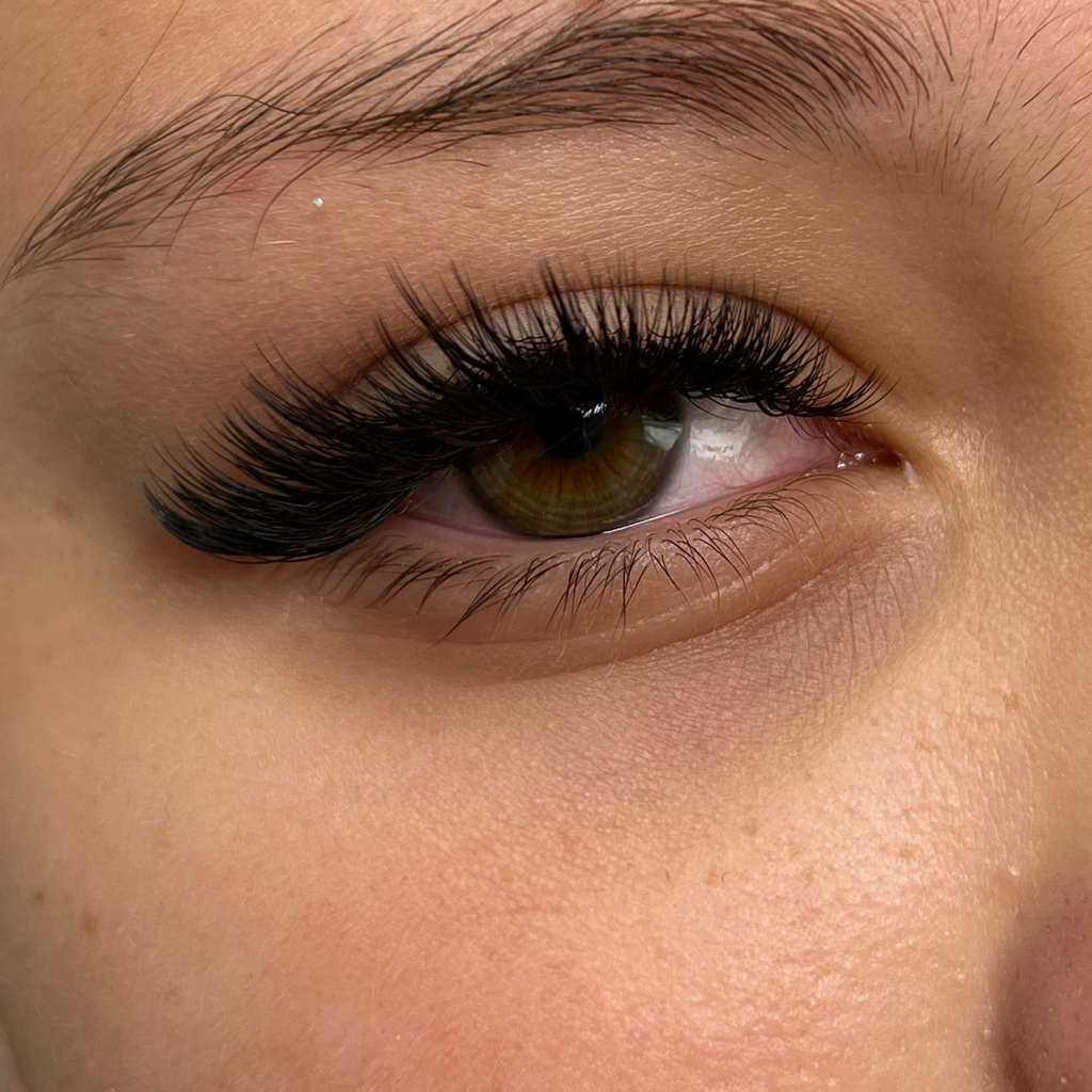 Наращивание ресниц 4D