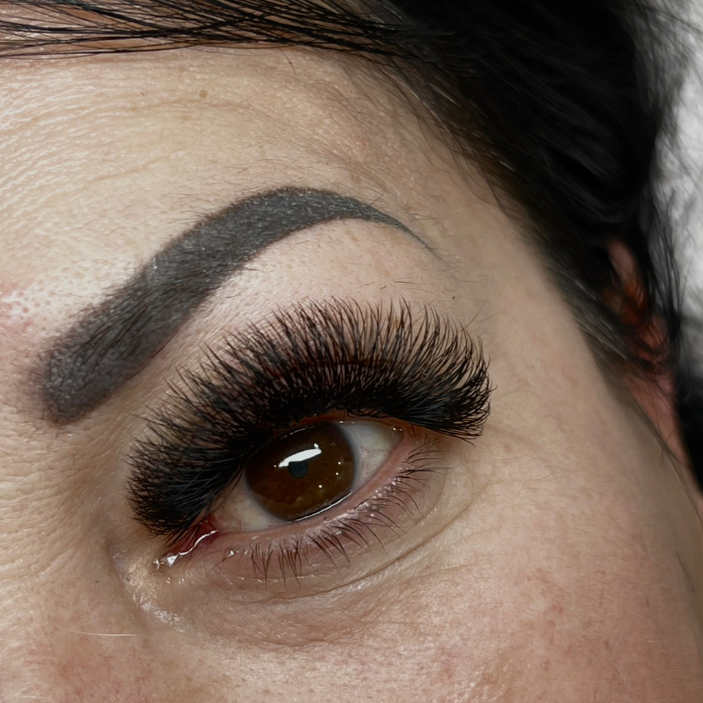 Наращивание ресниц  -4д