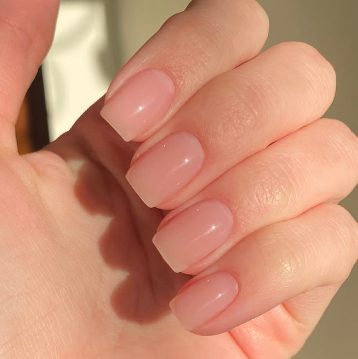 просто нюд на короткие ногти