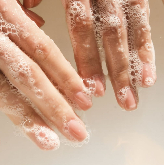 СПА (мягкое отшелушивание ороговевших клеток с помощью скраба, увлажнение кожи взбитыми маслами в составе крема-батера, создание защитной пленки холод