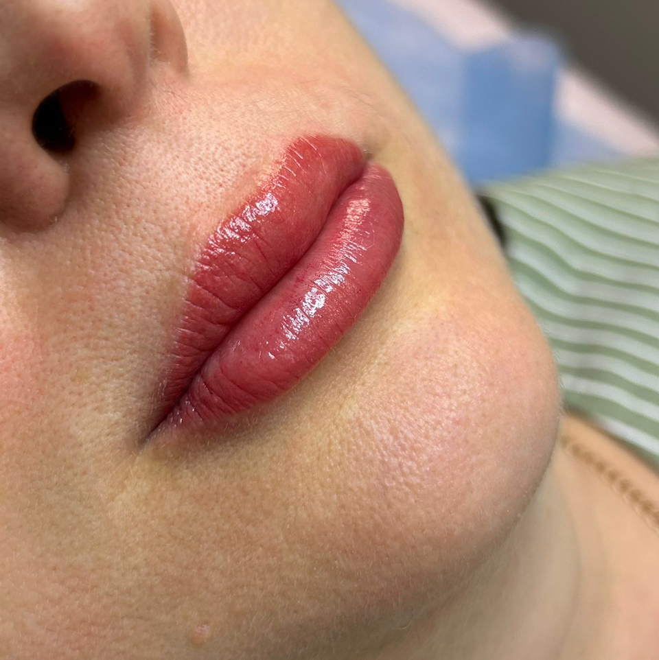 Акварельные губы