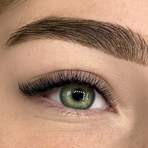 Коррекция 3D  (Прошло не более 2,5 недель и осталось 50% ресниц)