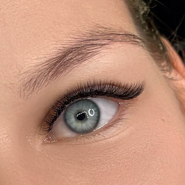 Коррекция 2-3D  (Прошло не более 2,5 недель и осталось 50% ресниц)