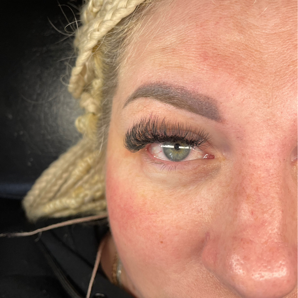 Наращивание ресниц 4Д