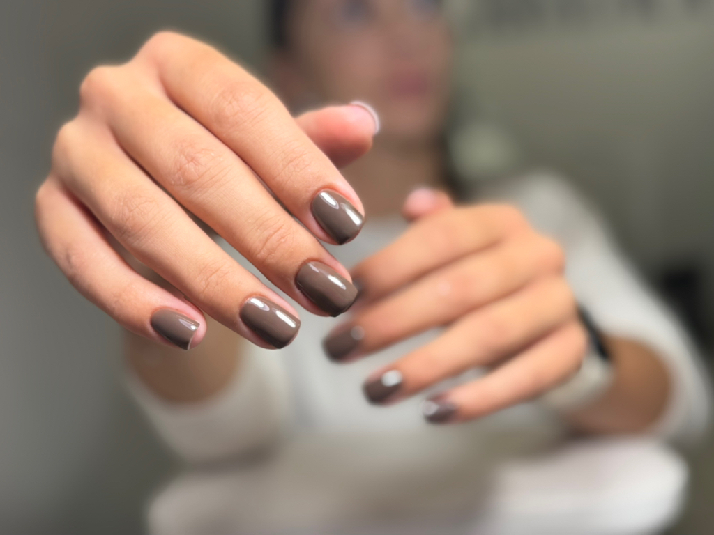 Маникюр с покрытием гель-лак