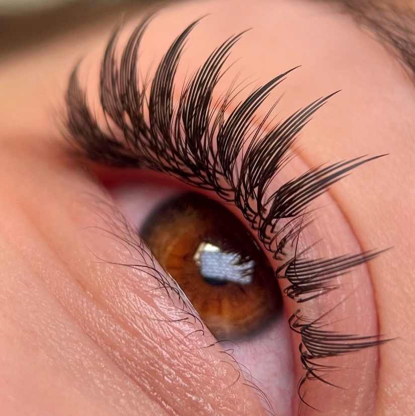 Ресницы-перышки  Тренд 2025