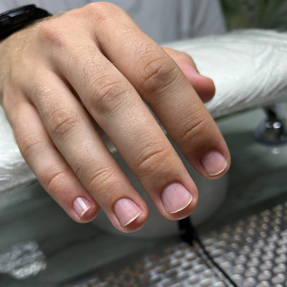 Мужской маникюр с покрытием