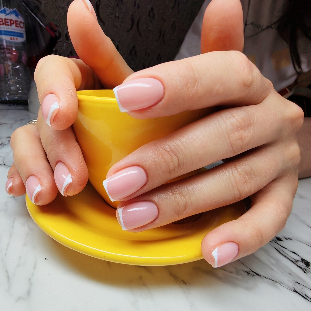 Маникюр с покрытием Френч