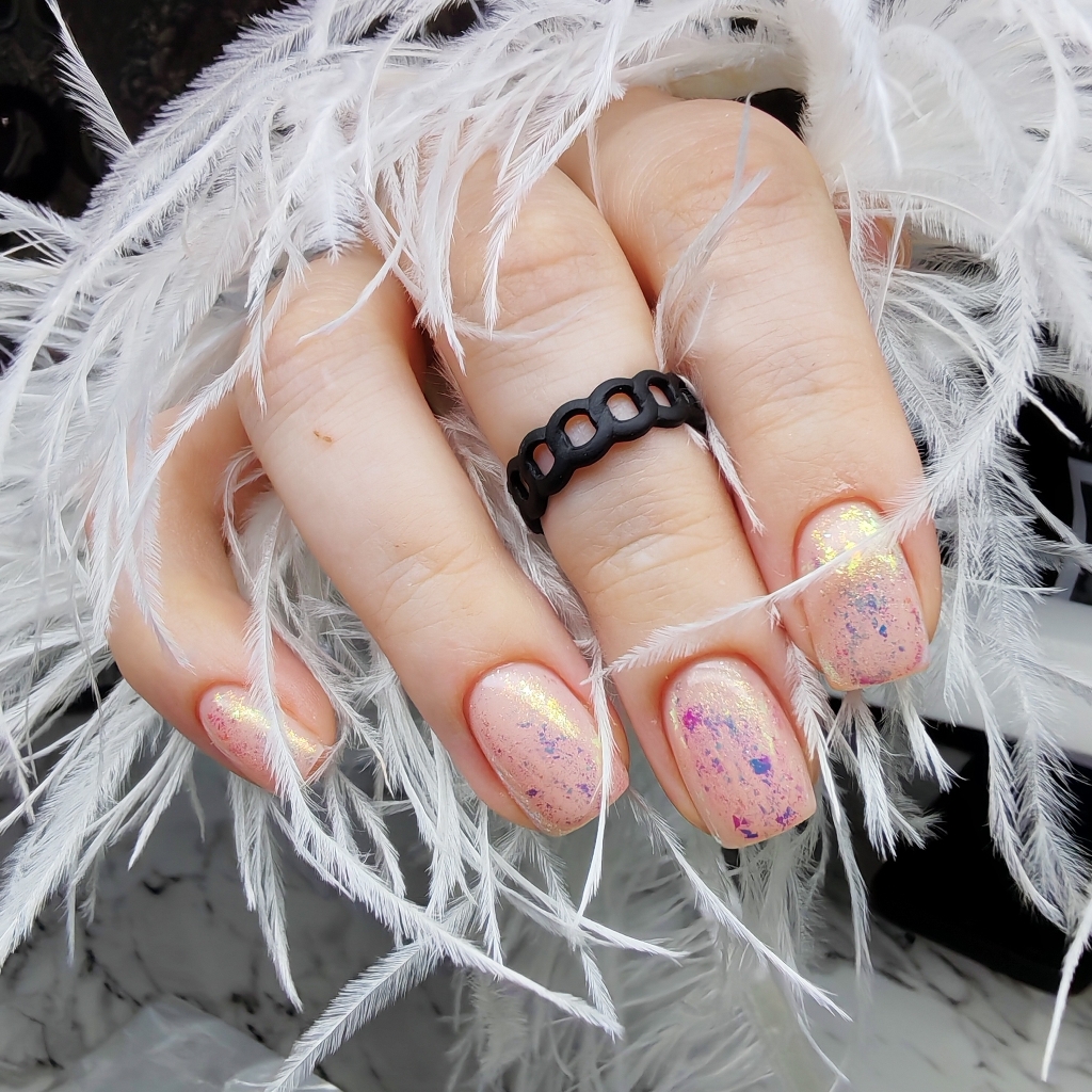 Маникюр с покрытием.