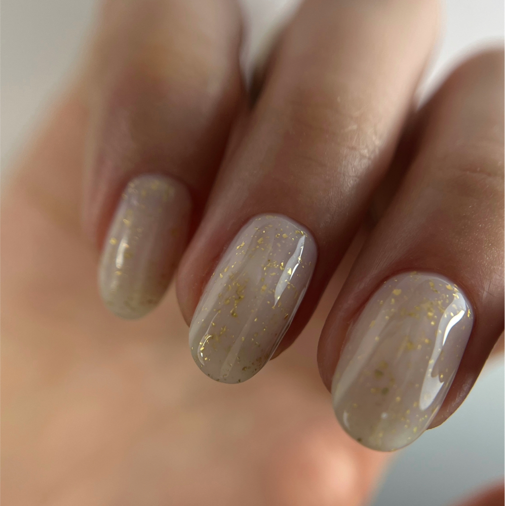 Маникюр с покрытием гель-лак в один тон,без дизайна( снятие и выравнивание базой входит в услугу)