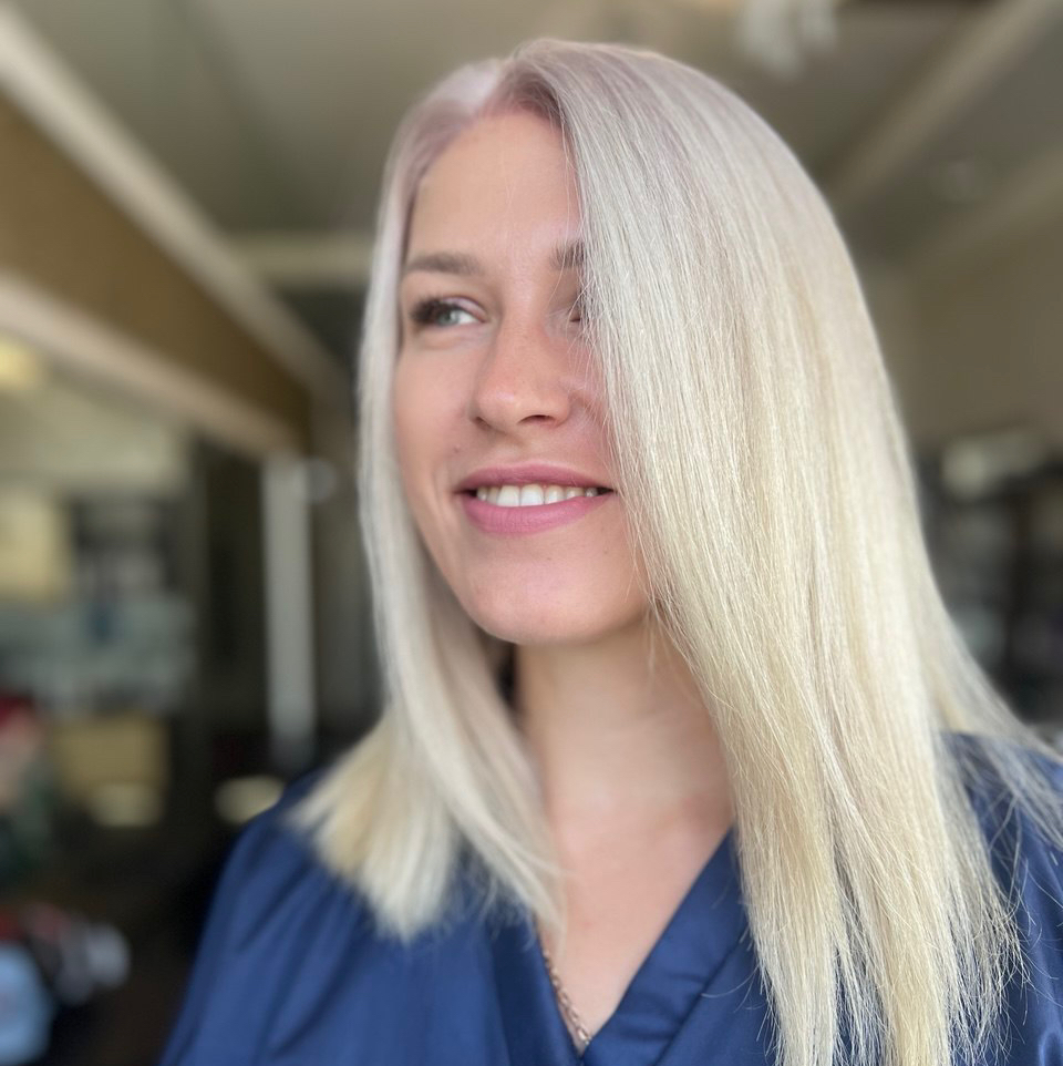 Блонд в один тон - корни