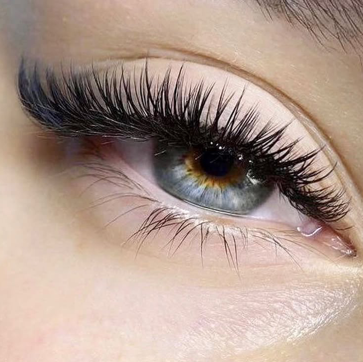 Снятие наращенных ресниц