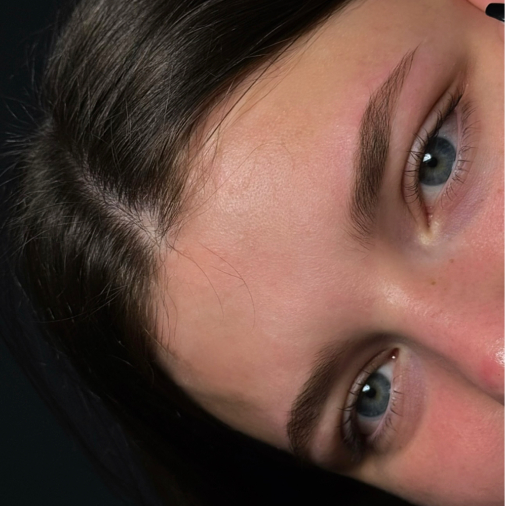 Окрашивание бровей