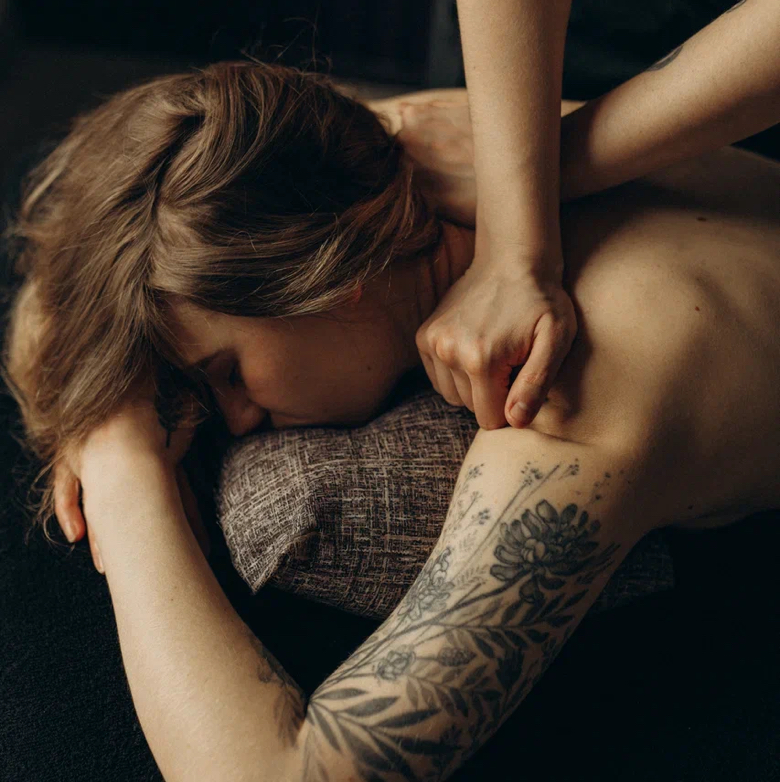 Массаж спины(+ шейно-воротниковая зона)