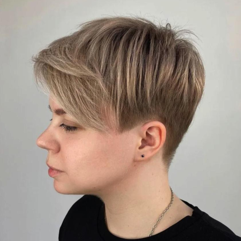 Женская модельная стрижка короткие (15см)