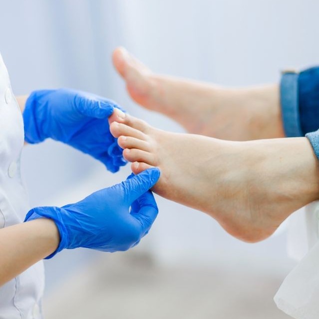 Комплексный подологический уход за кожей стоп и ногтевыми пластинами