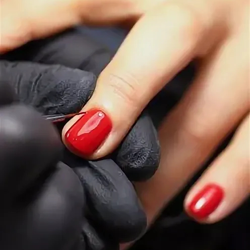 Маникюр с покрытием гель-лак и выравниванием