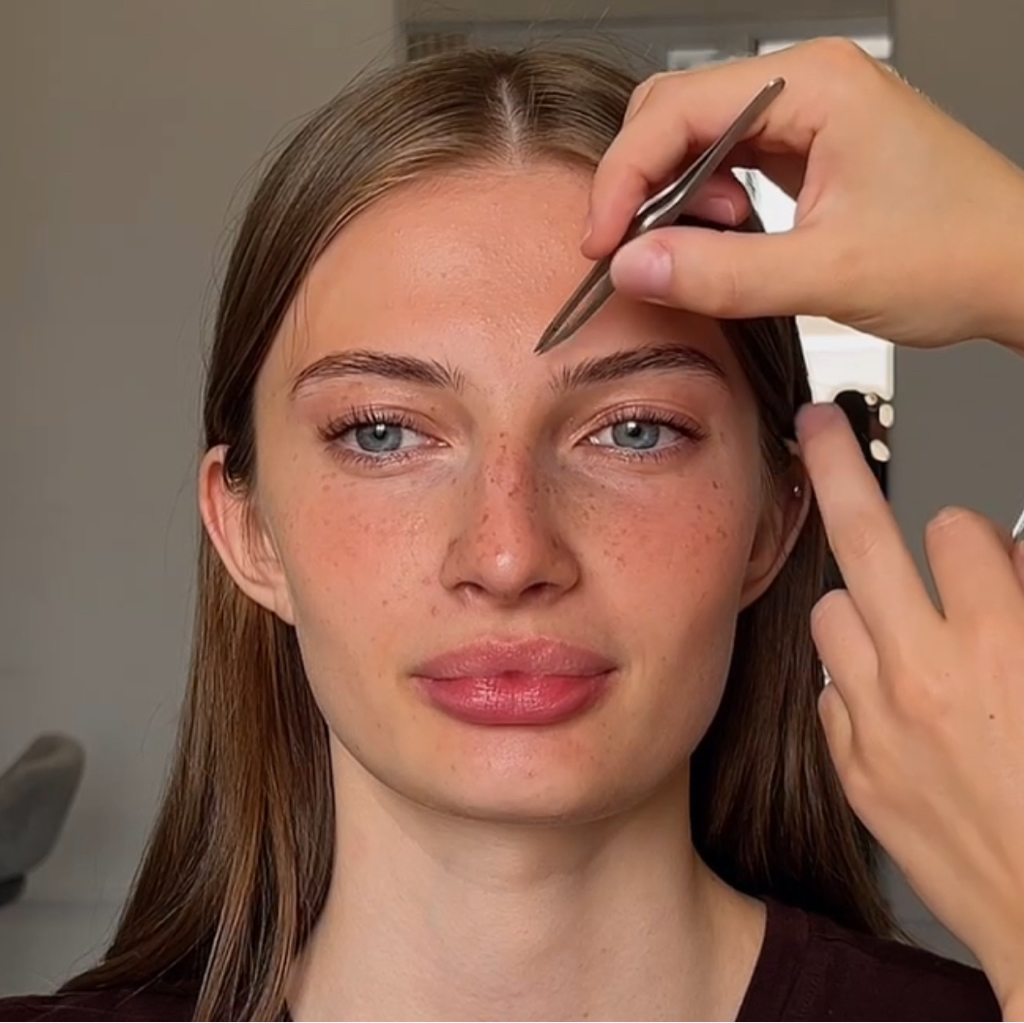 Коррекция бровей
