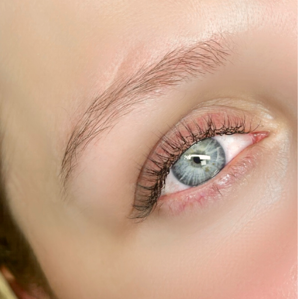 КЛАССИЧЕСКОЕ  наращивание ресниц